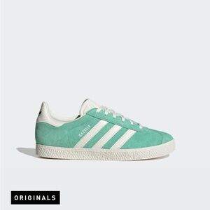Adidas gazelle unisex size 8 women size 6.5 men.. never worn